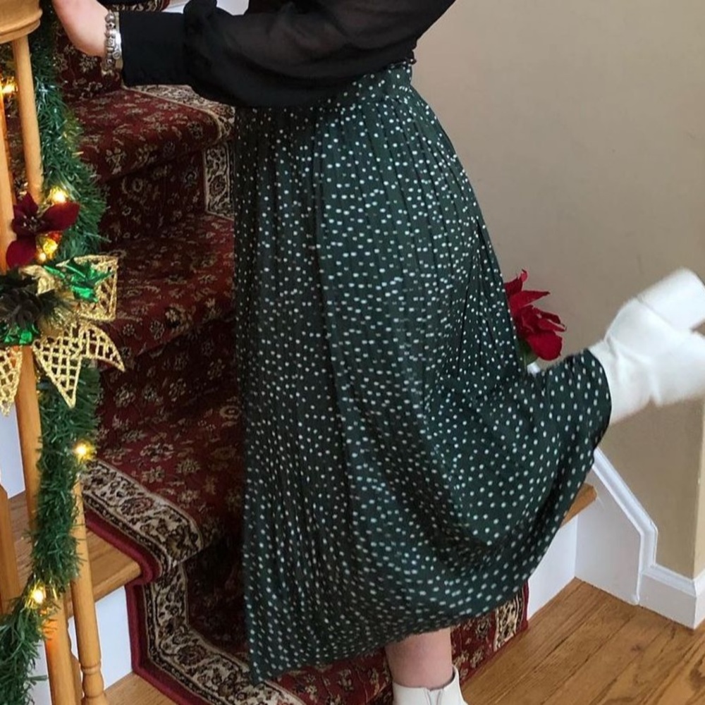 Green polka dotted pleated skirt